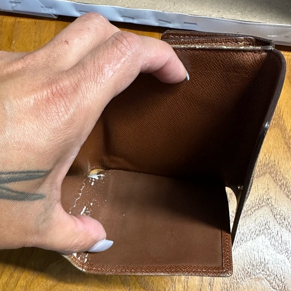 Authentic Louis Vuitton compact wallet - Picture 9 of 10